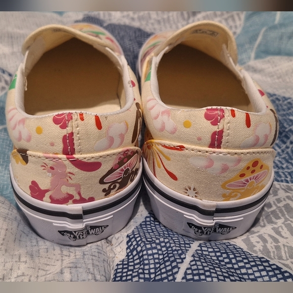 NEW VANS Classic Slip On Shoes Psychedelic Rabbit & Mushroom Men 5.5 / Woman 7.0 - Picture 3 of 6